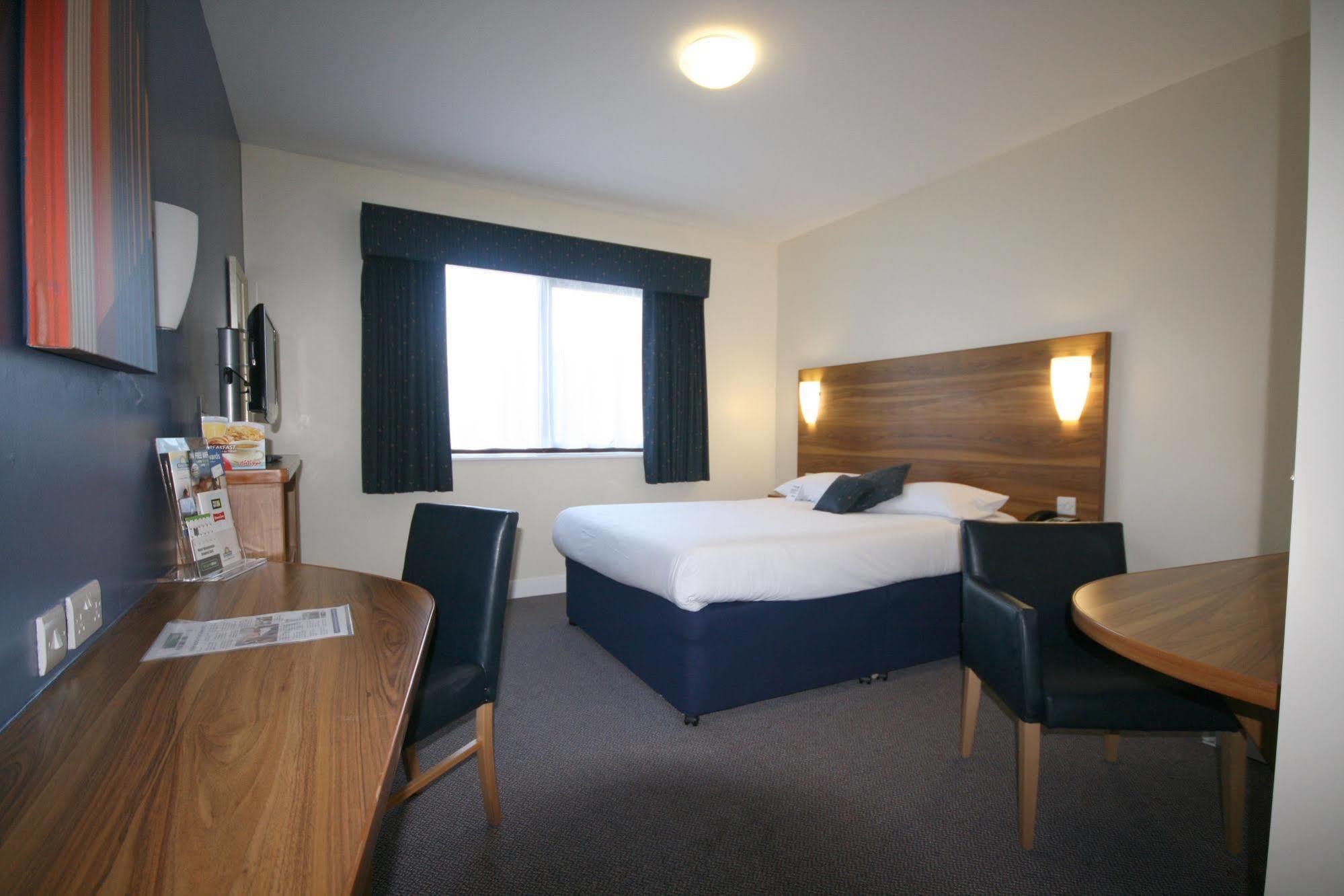 Days Nec - M6 Hotel 3*